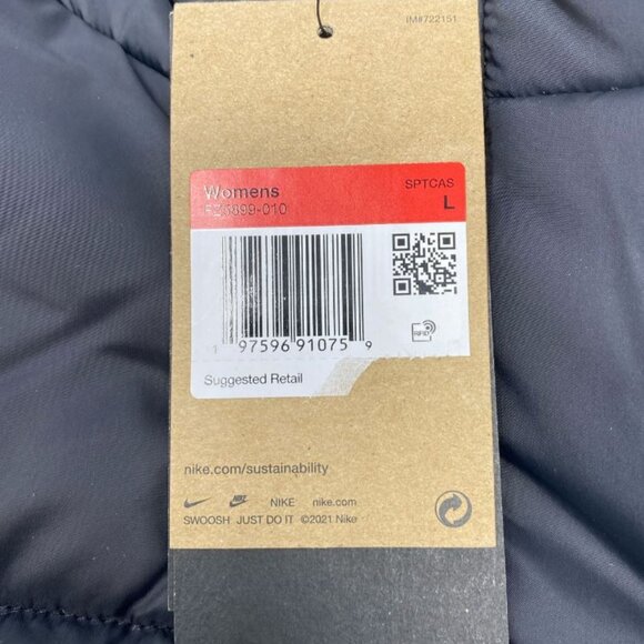 Women's Nike Sportswear Therma-FIT Hooded Classic Puffer Jacket ... Color: Black - Picture 6 of 6